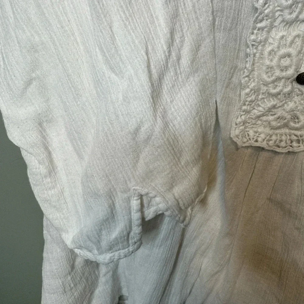 CJ Banks Womens 3X white top with buttons and crochet front - Picture 2 of 7